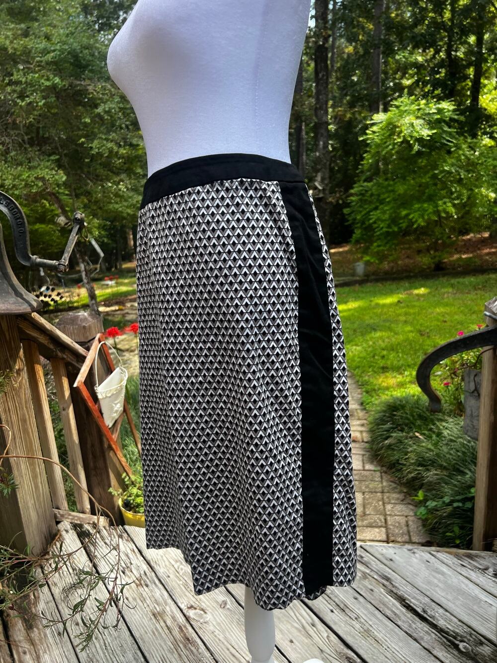 Darjoni Geometric Print Pencil Skirt Size 14 Black White Knee Length